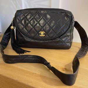 Vintage CHANEL black flap lambskin Leather Gold tassel bag